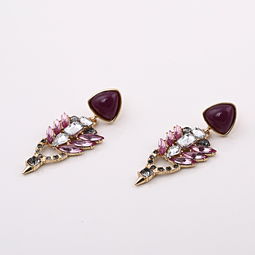 金鳳凰情飾品店 秋冬新風尚，寶石耳釘014閃耀登場